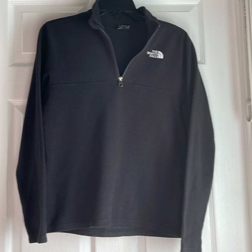 Boys (L 14/16) The North Face pullover jacket. Excellent condition.